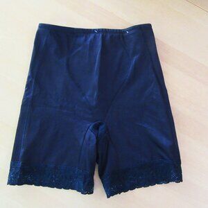 Hanes black long leg shaper girdle - lace trim - XL - good condition.